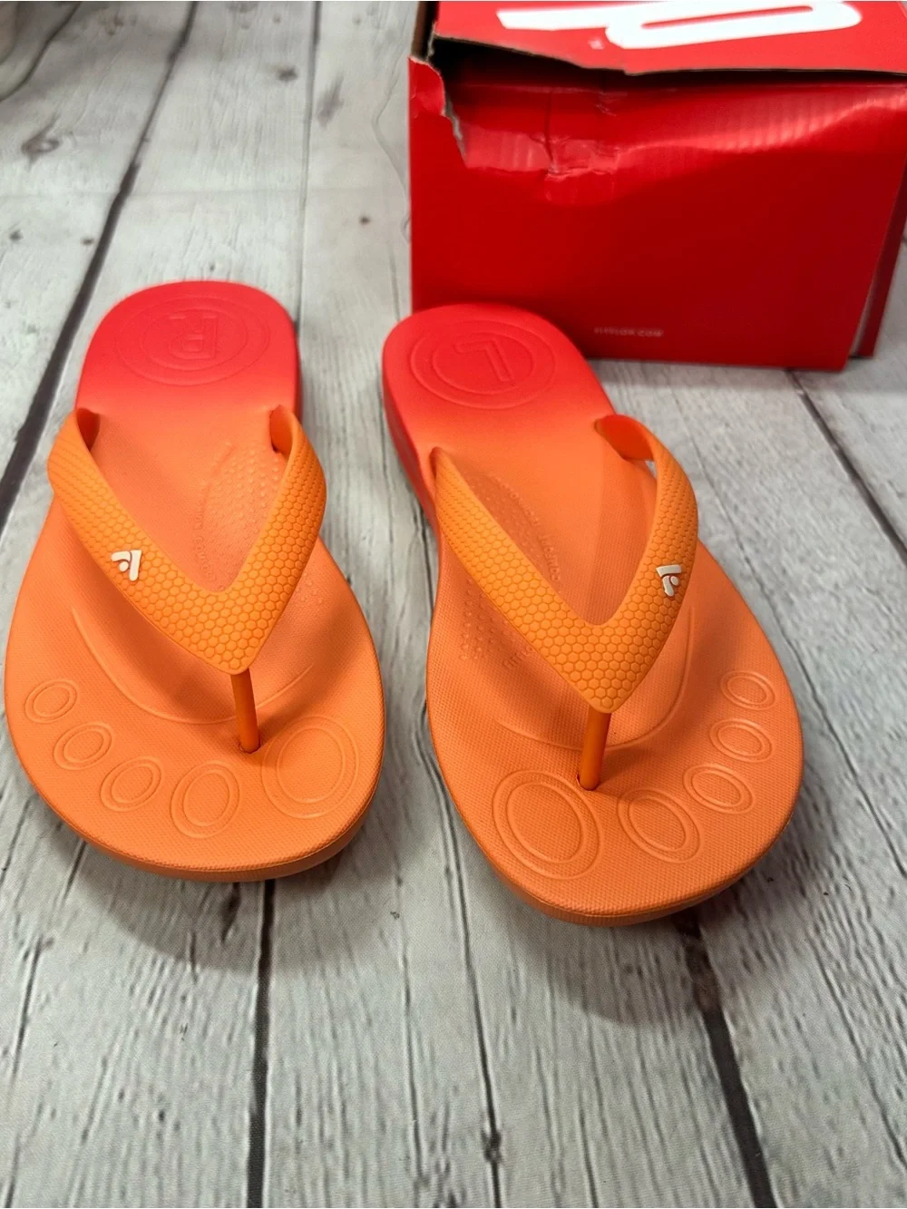 Fitflop IQUSHION red coral ombré Gradient Thong Sandals flip flops kids youth